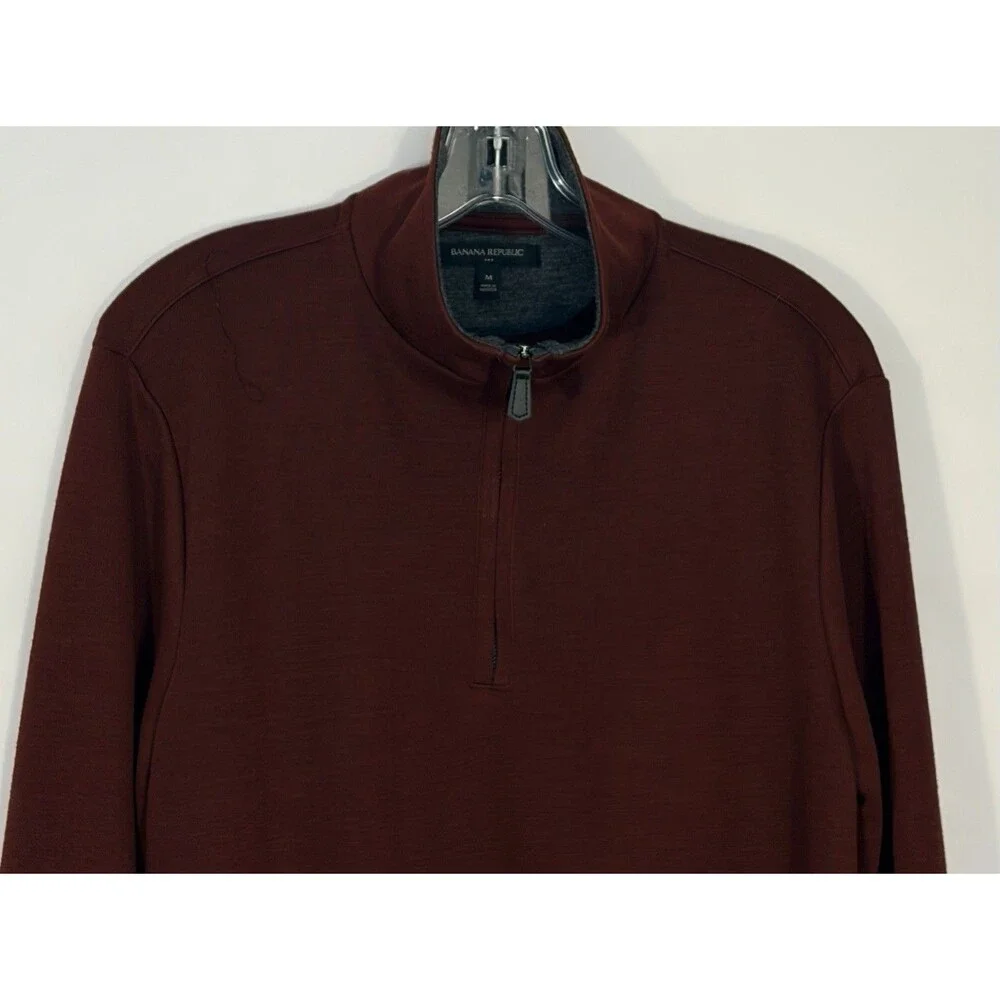 Banana Republic Men’s Half Front Zip Size Medium. Burgundy And Gray